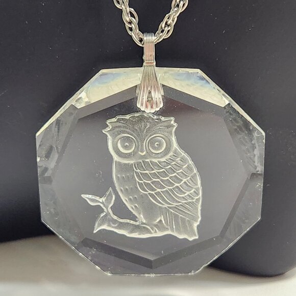Hallmark Little Gallery Austrian Crystal Reverse Etched Owl in Tree Pendant - Picture 3 of 6